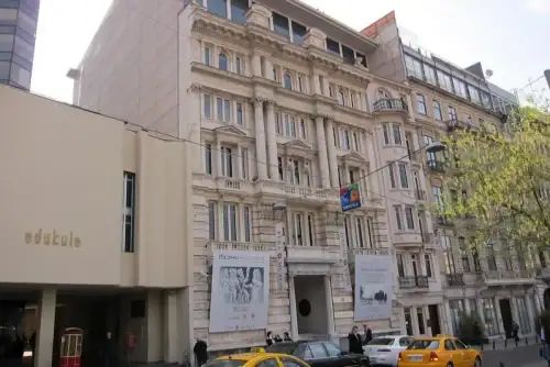 موزه پرا استانبول