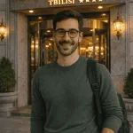 شب اول در تفلیس: اقامت در هتل استوریا (Hotel Astoria) و شروعِ زندگیِ شبانه